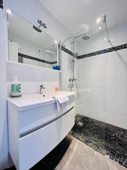 Le Pinede - Apt 4 Prs- Parking - Clim - 500M Plages Антіб Екстер'єр фото